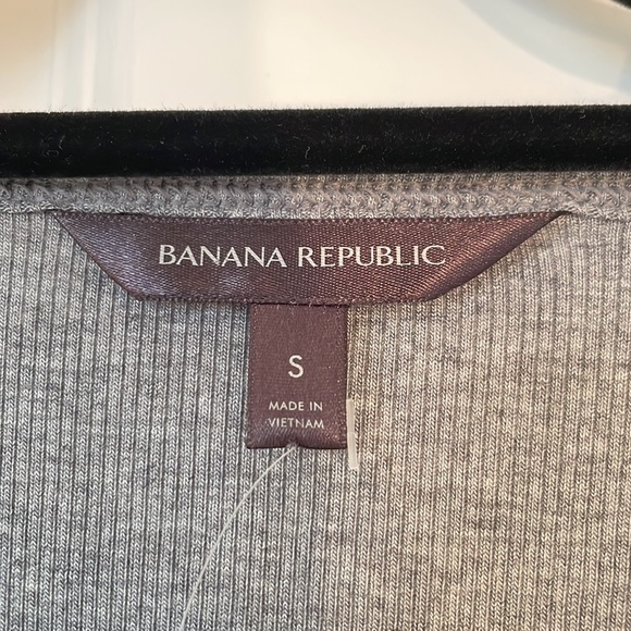 NWT Banana Republic Ribbed Tee shirt in Sz Sm but fits like a Med/Large - Picture 2 of 5